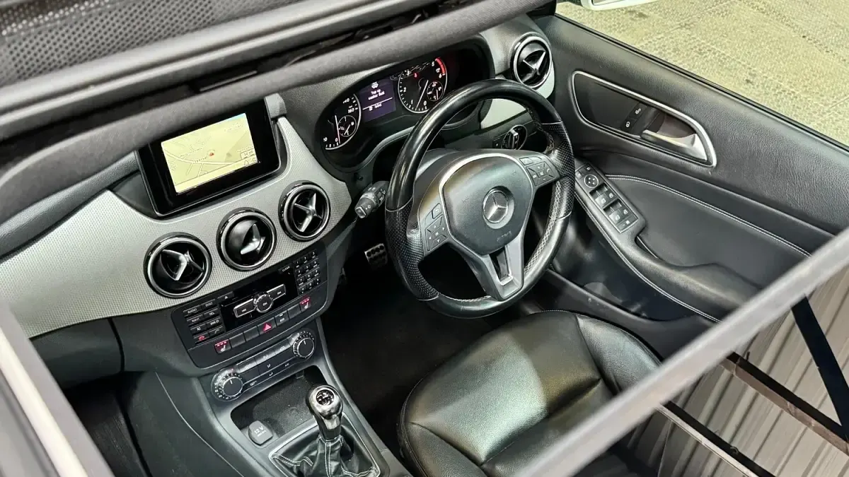 Used Mercedes B180 109 HP (80 kW) 2012 White Hatchback
