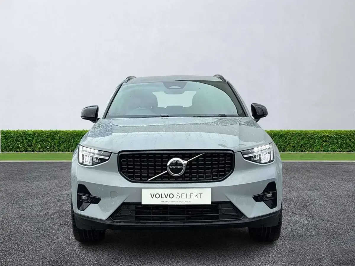 Used Volvo XC40 Plus 197 HP (144 kW) 2025 Grey SUV