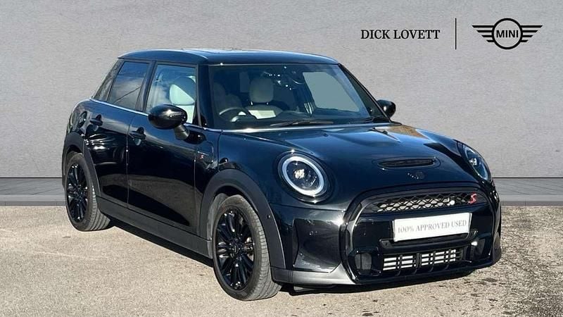 Black Used 2023 Mini Cooper S Exclusive Hatchback | £25,995 (A bit pricey) - Image 1/4