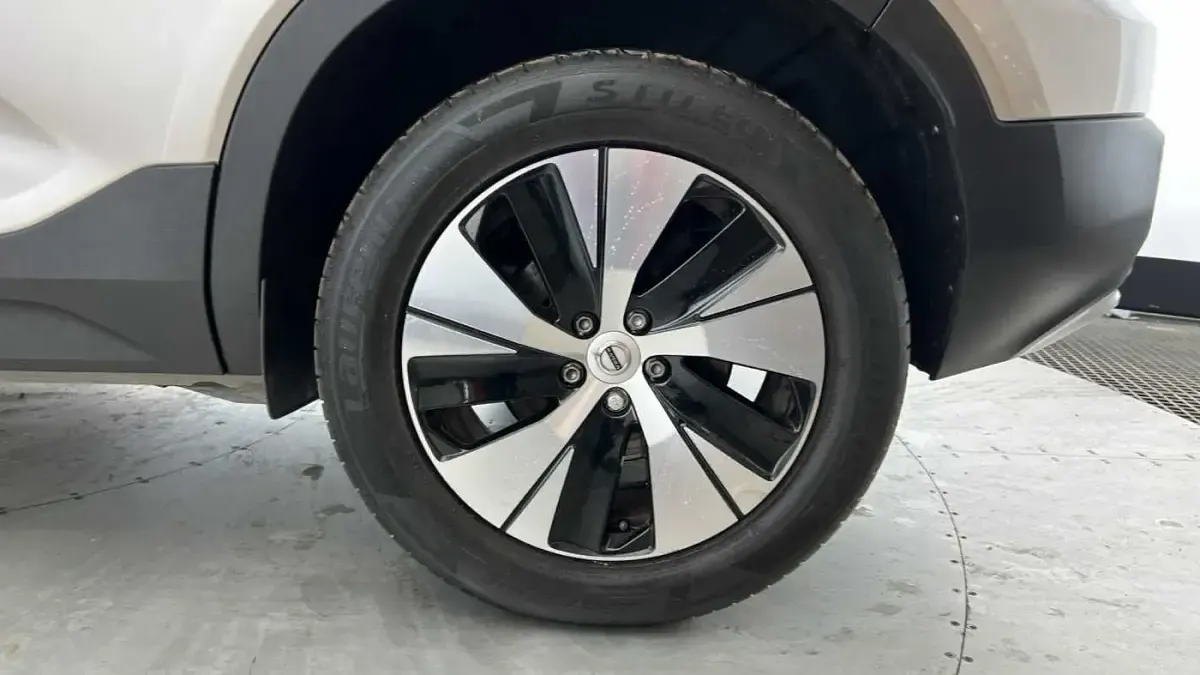 Used Volvo XC40 Core 208 HP (152 kW) 2023 SUV
