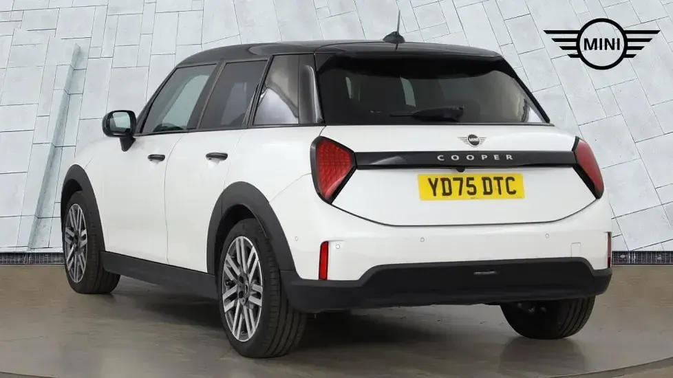 Used Mini Cooper Hatch 113 kW (154 HP) 2026 White Hatchback