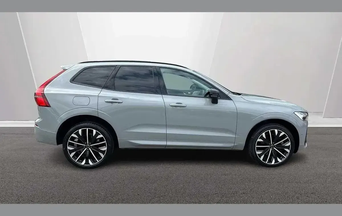 Used Volvo XC60 Ultra 247 HP (181 kW) 2025 Grey SUV