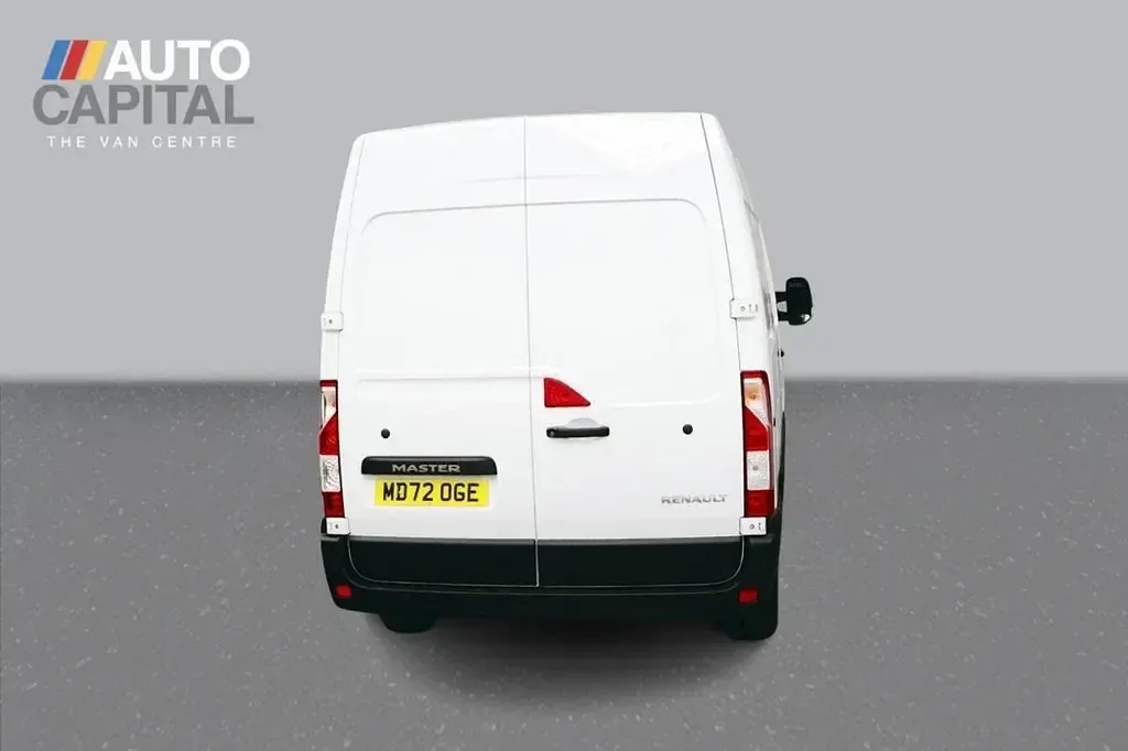 Used Renault Master Business 135 HP (99 kW) 2022 White MPV