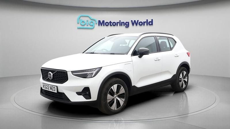 Used Volvo XC40 Plus 211 HP (155 kW) 2022 White SUV
