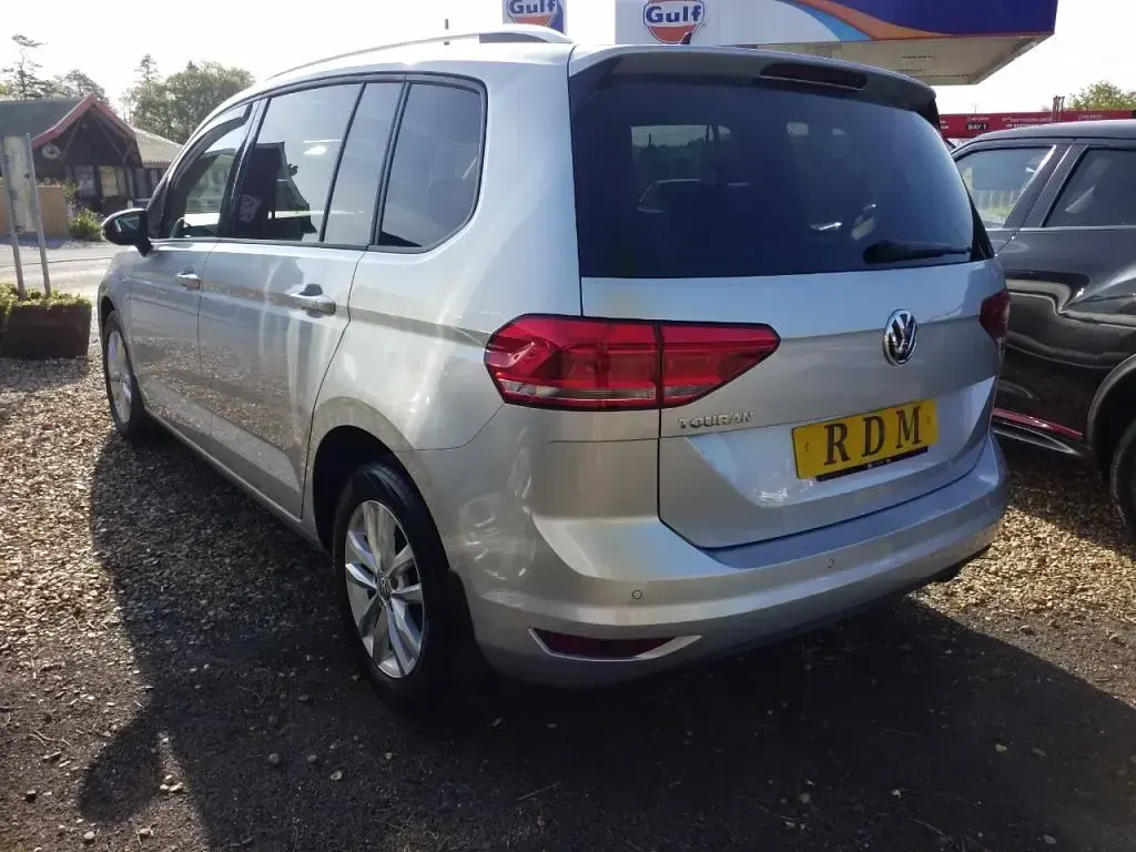 Usado VW Touran SE 115 HP (84 kW) 2019 Prateado Monovolume