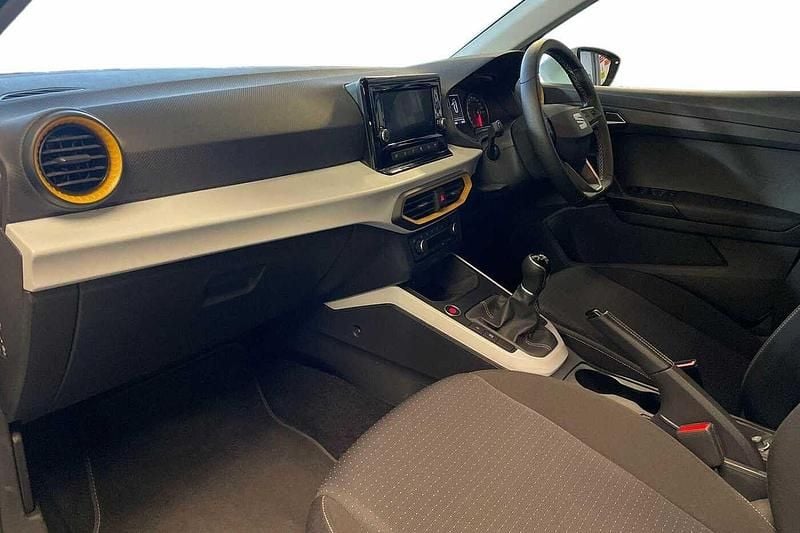 Used Seat Arona SE 2023 White SUV