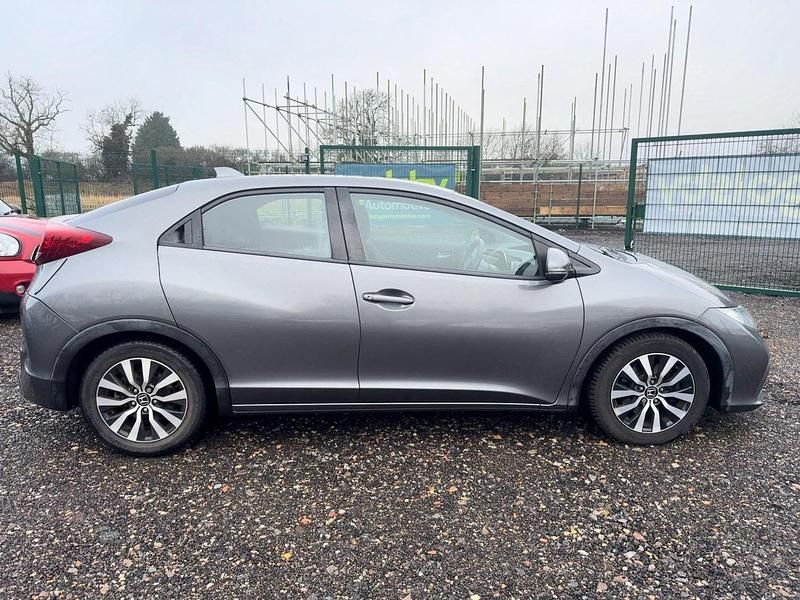 Begagnad Honda Civic SE Plus 120 HK (88 kW) 2014 Grå Halvkombi