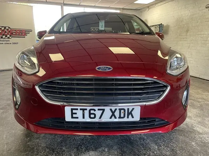 Używany Ford Fiesta Titanium 100 KM (73 kW) 2017 Czerwony Hatchback
