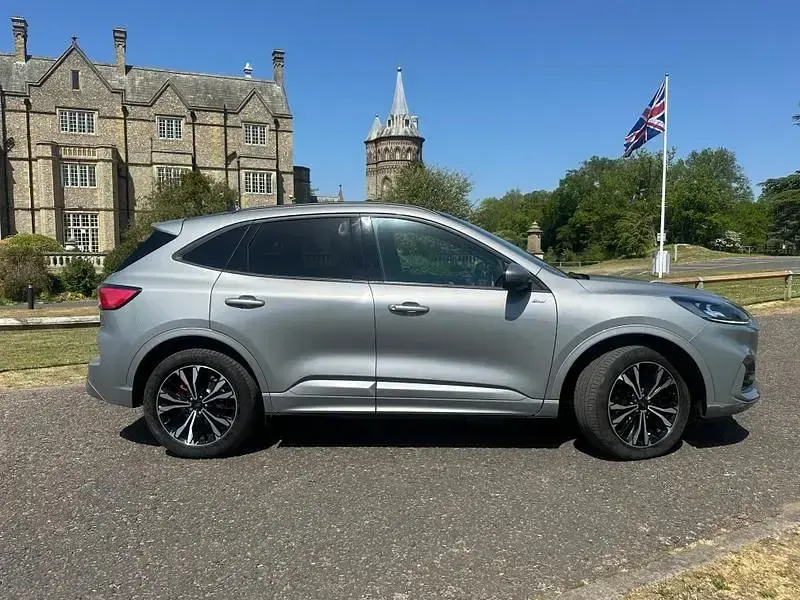 Second-hand Ford Kuga ST-Line X 2023 Argintiu SUV