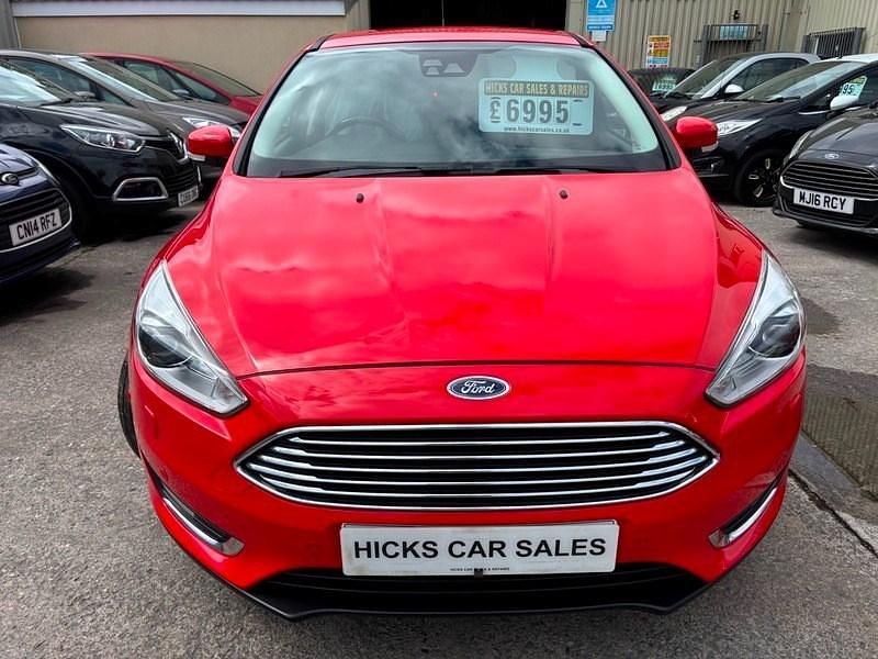 Used Ford Focus Titanium X 125 HP (91 kW) 2015 Red Hatchback