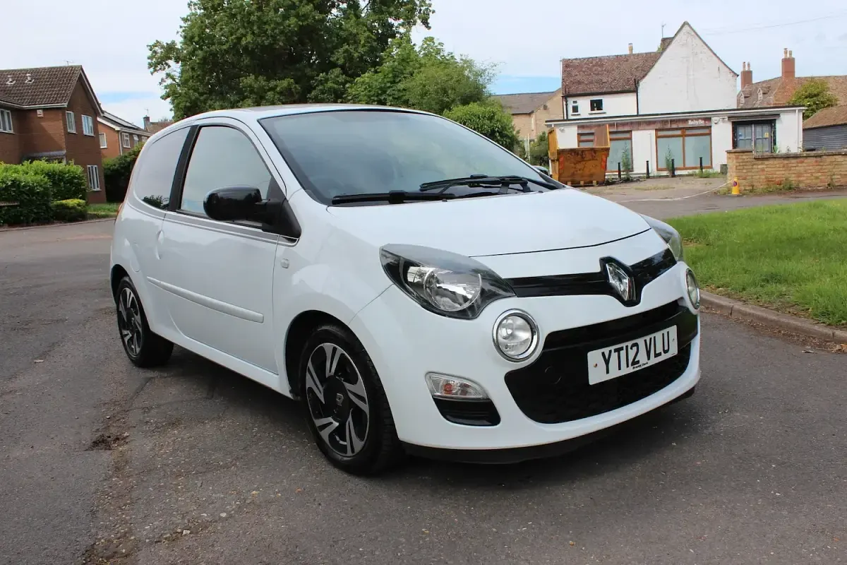 Used Renault Twingo Dynamique 75 HP (55 kW) 2012 White Hatchback