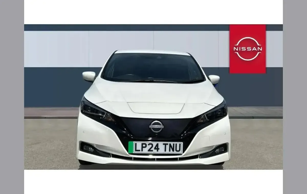 Used Nissan Leaf Tekna 110 kW (150 HP) 2024 White Hatchback