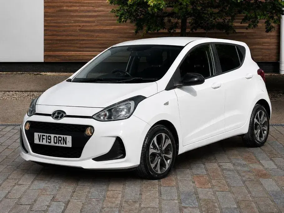 Used Hyundai i10 67 HP (49 kW) 2019 White Hatchback