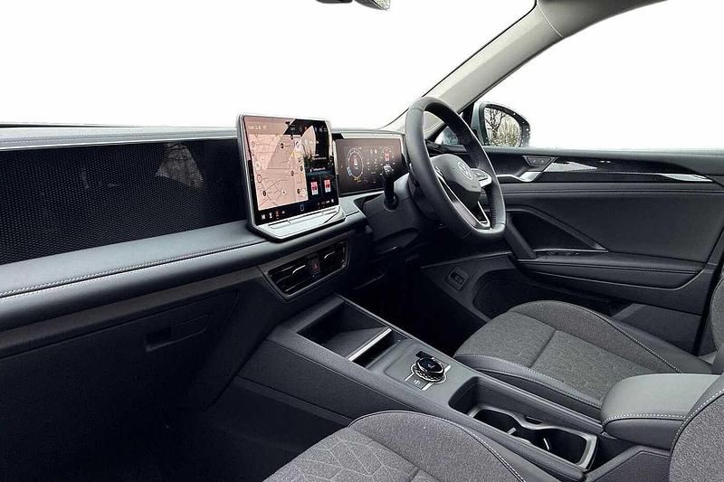 New VW Tiguan Match 150 HP (110 kW) 2025 Oyster silver SUV