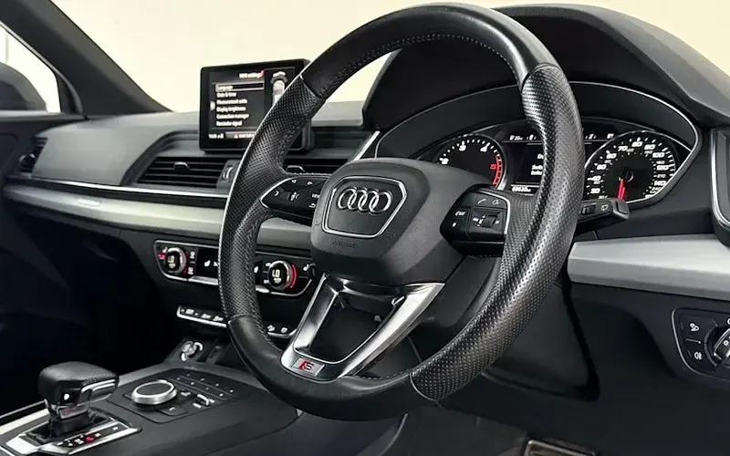 Used Audi Q5 S-Line 190 HP (139 kW) 2019 Black SUV