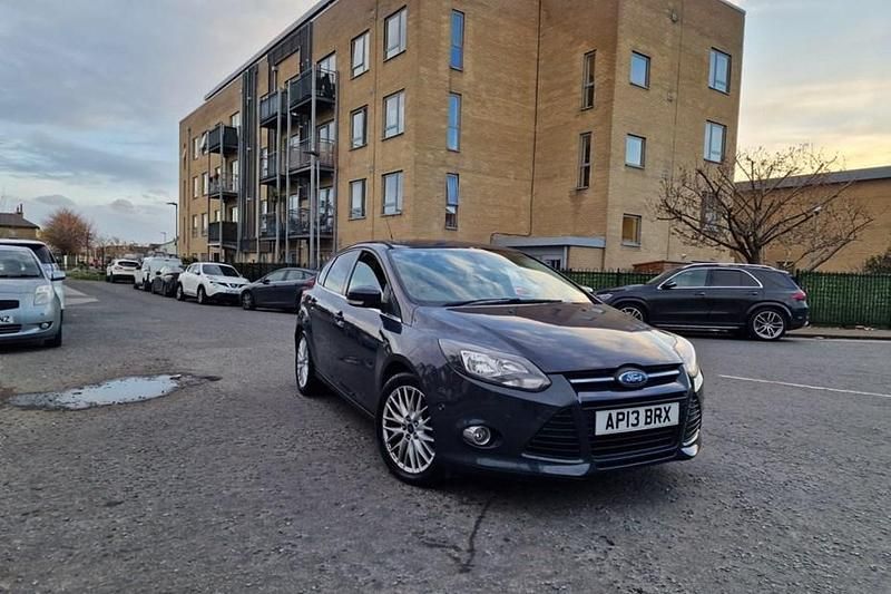 Used Ford Focus Zetec 125 HP (91 kW) 2013 Grey Hatchback