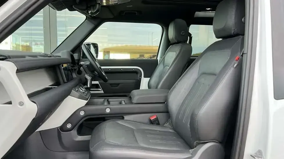 Używany Land Rover Defender Dynamic 250 KM (183 kW) 2021 Biały SUV