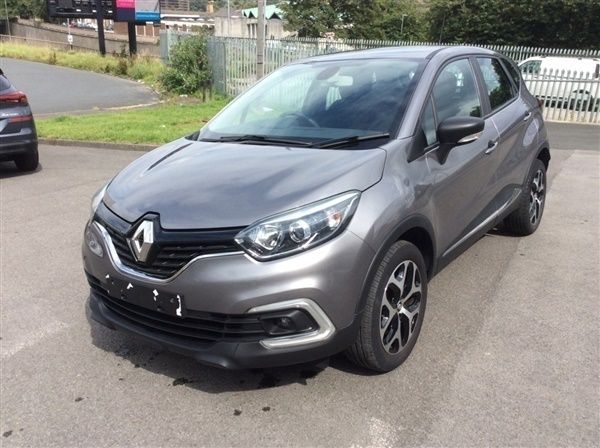 Grey metallic Used 2018 Renault Captur Dynamique SUV | £8,990 (Fair price) - Image 1/4