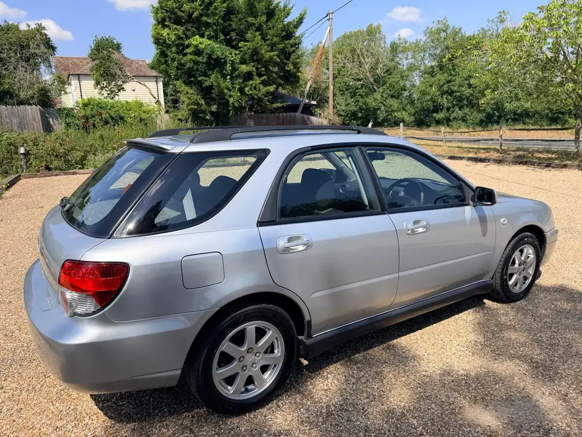 Used Subaru Impreza Sport 125 HP (91 kW) 2004 Silver Hatchback