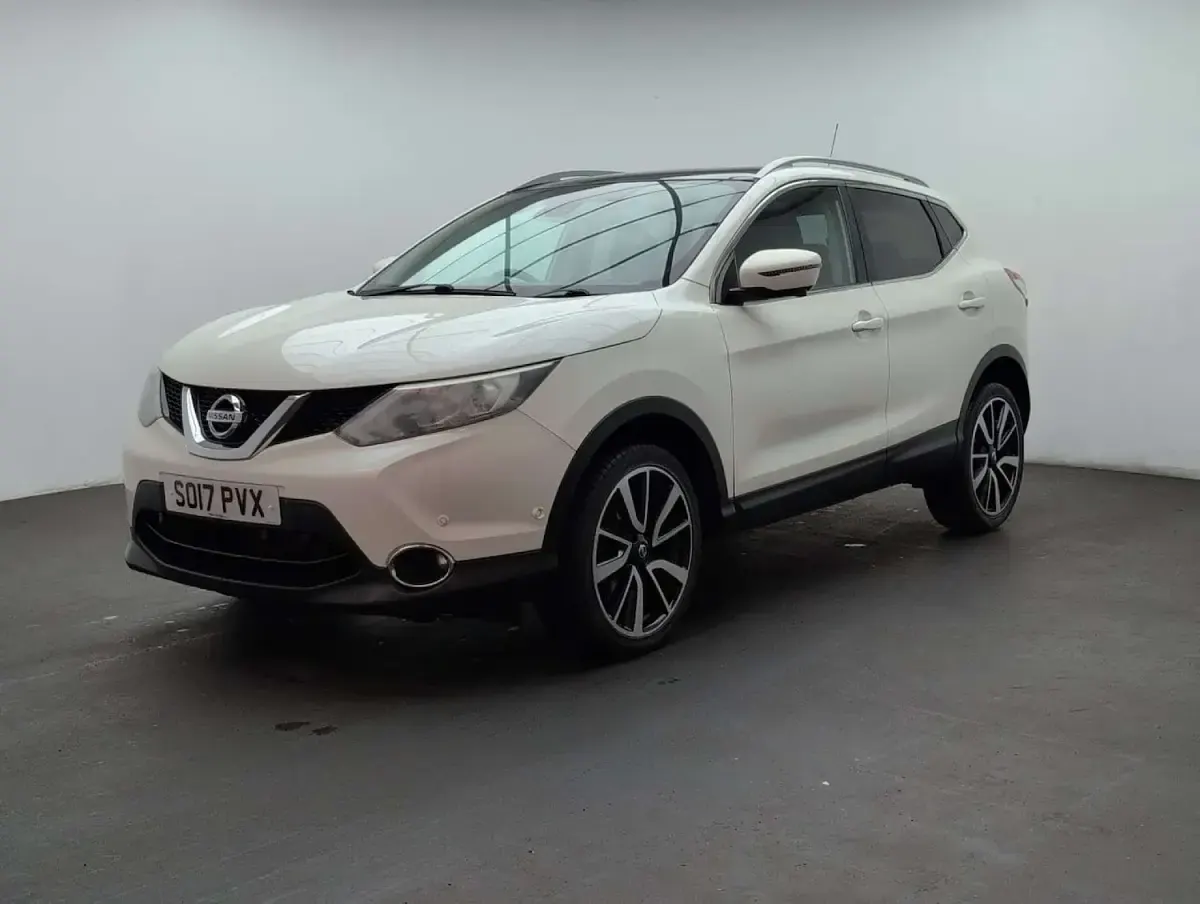 Used Nissan Qashqai Tekna 115 HP (84 kW) 2017 White SUV