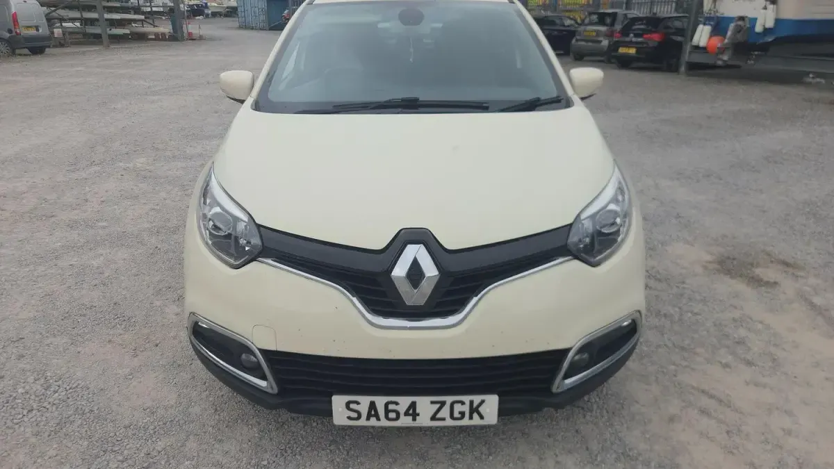 Used Renault Captur Dynamique 90 HP (66 kW) 2014 Cream SUV