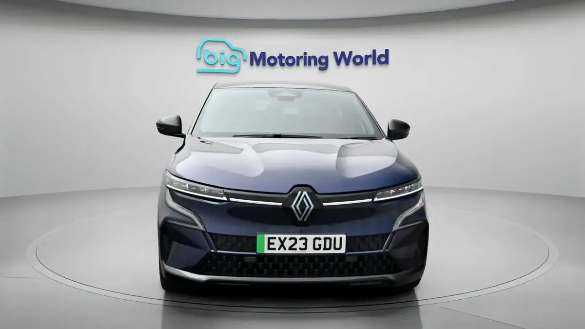 Used Renault Megane E-Tech Techno 161 kW (220 HP) 2023 Blue/black Hatchback