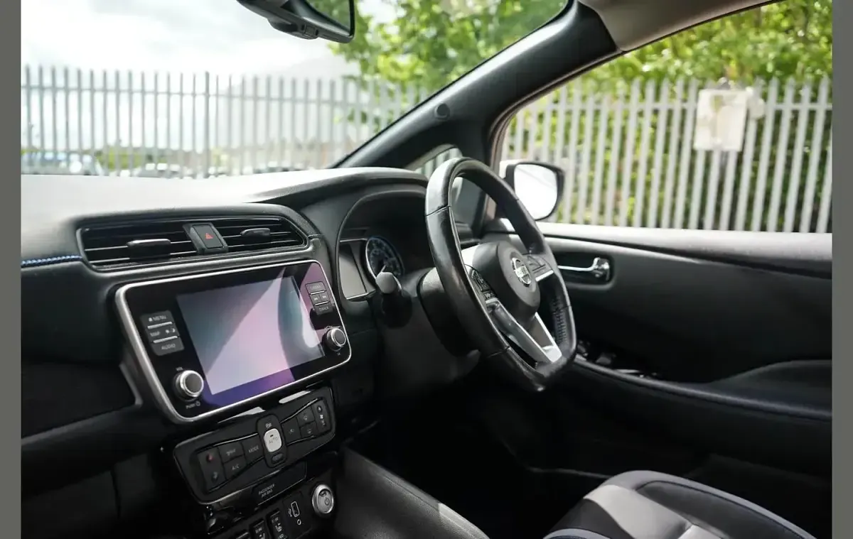 Begagnad Nissan Leaf Tekna 108 kW (147 HK) 2020 Vit Halvkombi