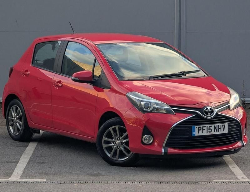 Red Used 2015 Toyota Yaris Hatchback | £5,495 (Fair price) - Image 1/4