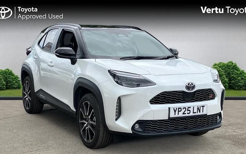 Used 2025 Toyota Yaris Hybrid Sport Estate | £26,780 (Good price) - Image 1/4