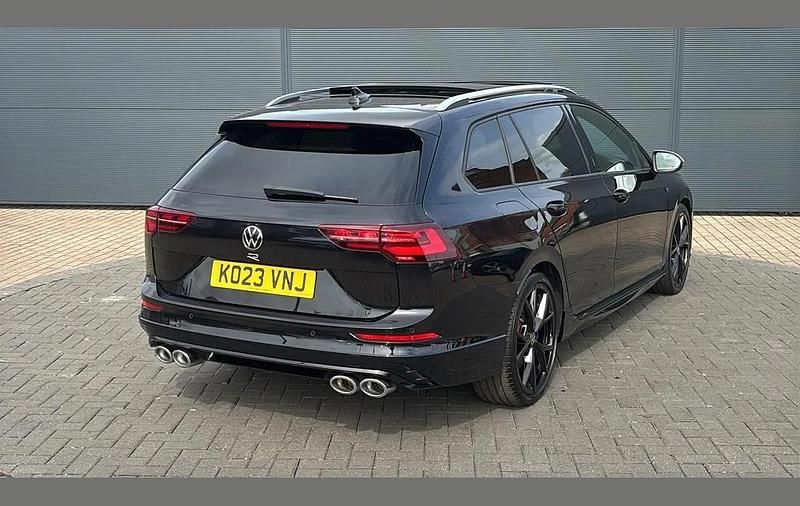 Second-hand VW Golf VIII R 315 CP (231 kW) 2023 Negru Break