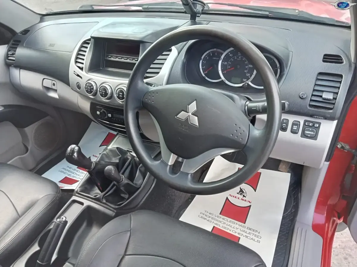 Used Mitsubishi L200 2013 Red Pickup