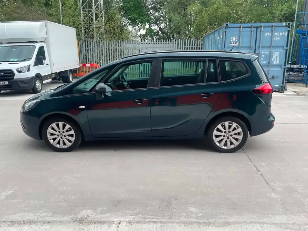 Second-hand Vauxhall Zafira Design Edition 140 CP (102 kW) 2016 Verde Monovolum