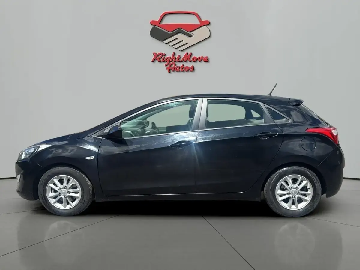Second-hand Hyundai i30 Active 100 CP (73 kW) 2014 Negru Hatchback