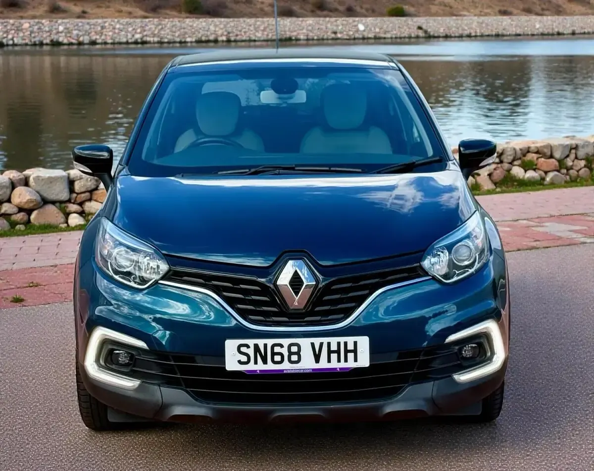 Used Renault Captur Iconic 90 HP (66 kW) 2018 Blue/black SUV