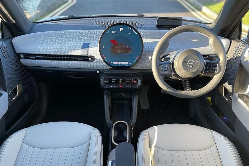 Used Mini Cooper SE Hatch 158 kW (215 HP) 2024 Black Hatchback