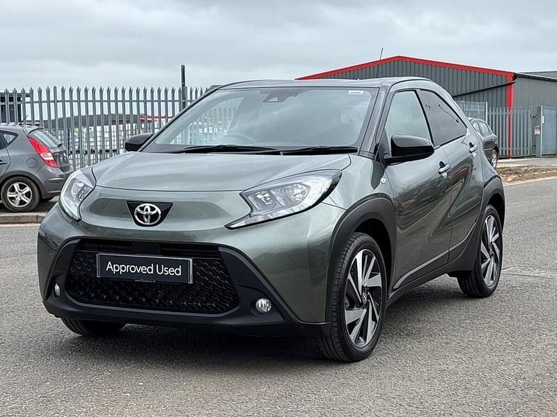 Used Toyota Aygo X 72 HP (52 kW) 2024 Green SUV