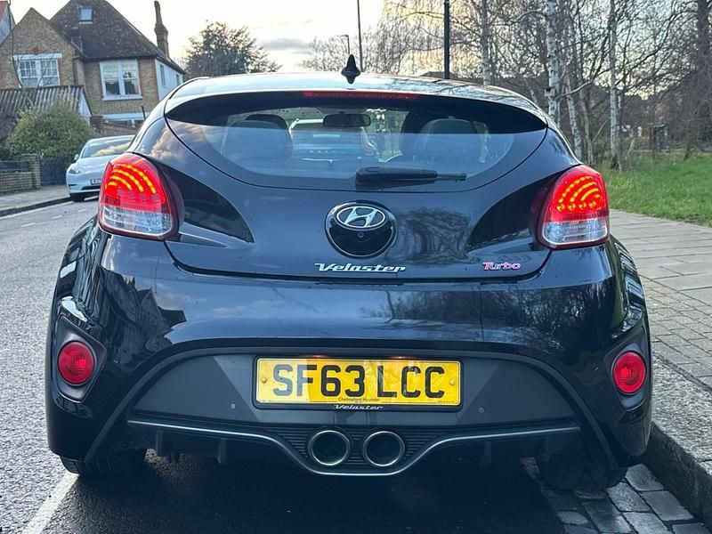 Used Hyundai Veloster SE 140 HP (102 kW) 2013 Black Coupe