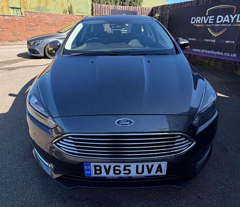 Used Ford Focus Titanium 125 HP (91 kW) 2015 Grey Hatchback
