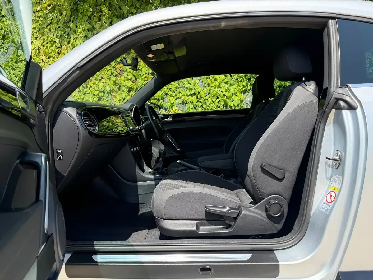 Used VW Beetle Sport 140 HP (102 kW) 2013 Silver Hatchback