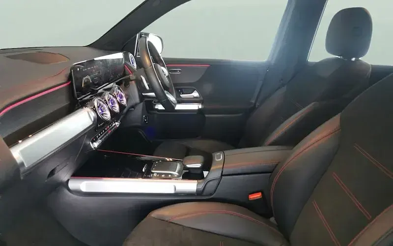 Usado Mercedes EQB300 AMG line 167 kW (228 HP) 2022 Preto SUV