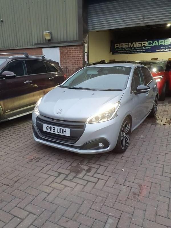 Used Peugeot 208 GT-line 100 HP (73 kW) 2018 Silver Hatchback