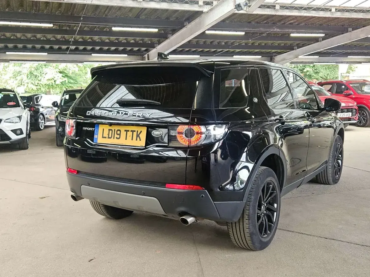 Used Land Rover Discovery 5 SE 2019 Black SUV