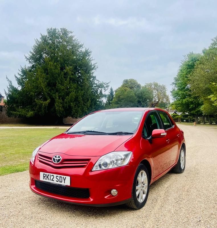 Red Used 2012 Toyota Auris Hatchback | £3,799 - Image 1/4