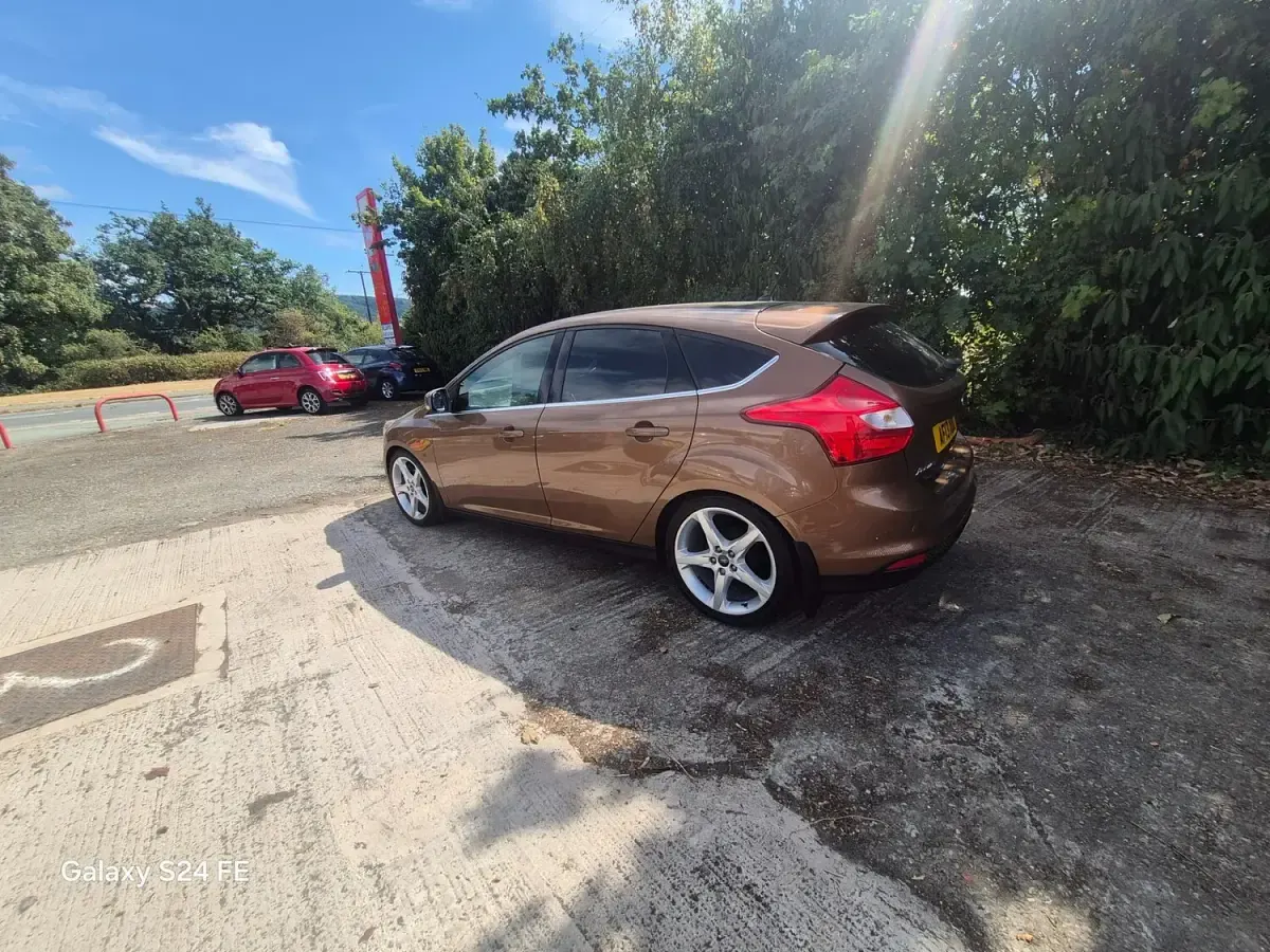 Used Ford Focus Titanium X 125 HP (91 kW) 2013 Brown Hatchback