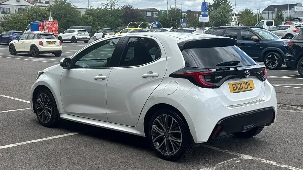 Used Toyota Yaris 91 HP (66 kW) 2021 White Hatchback