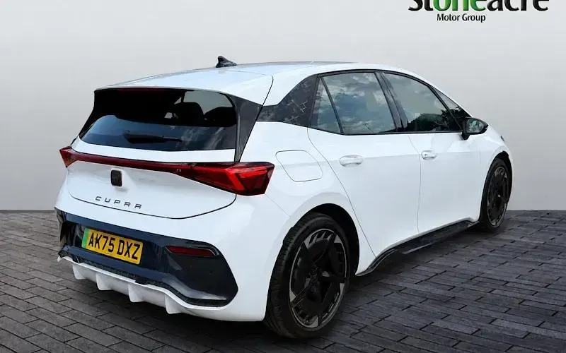 Used Cupra Born e-Boost 169 kW (231 HP) 2025 White Hatchback