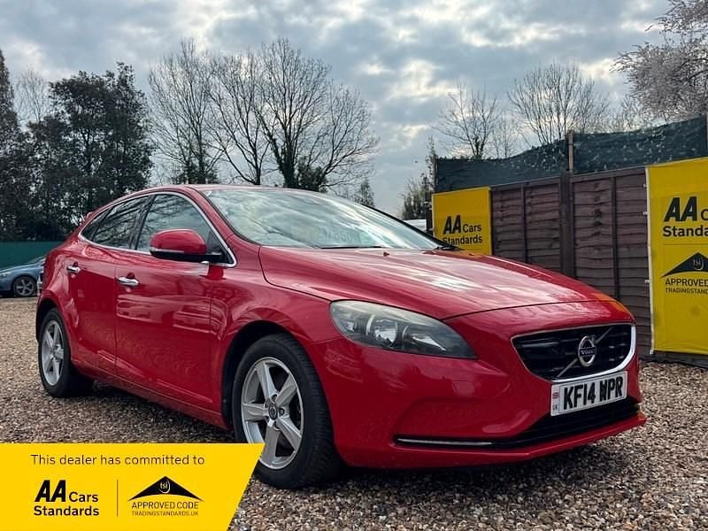 Used Volvo V40 2014 Red