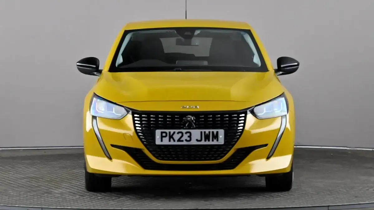 Used Peugeot 208 Active+ 100 HP (73 kW) 2023 Yellow Hatchback