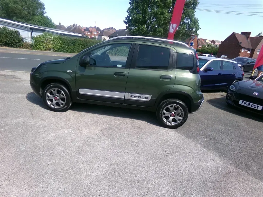 Used Fiat Panda Cross Cross 85 HP (62 kW) 2021 Green Hatchback
