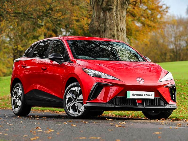 Red New 2025 MG MG4 EV SE Hatchback | £27,495 (A bit pricey) - Image 1/4